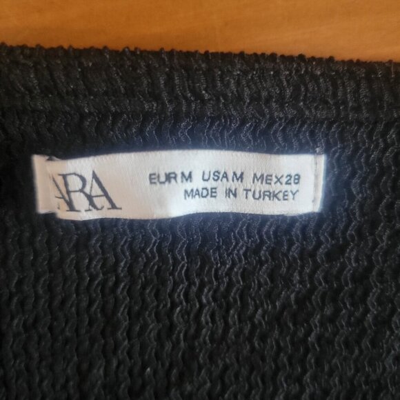 ZARA Black Short Sleeve Textured Fabric, V-Neck Cinch Loop Front Tie - Size M - Picture 9 of 13